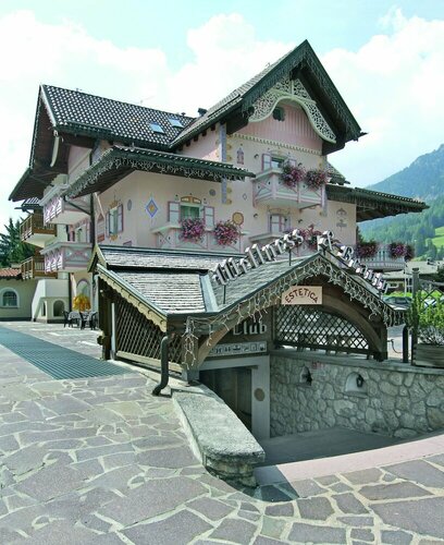 Hotel Soreghes Gran Chalet, Забронировать Шале Отели Кампитело с бассейном, рядом с Горнолыжный склон Кол Роделла, Бассейн