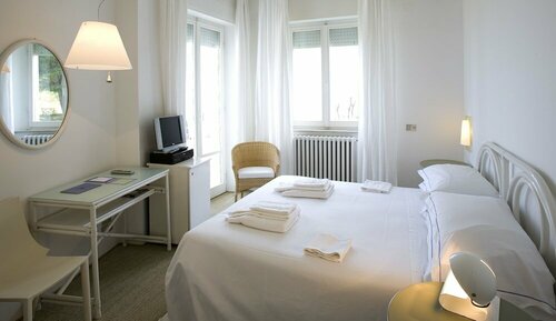 Hotel Emilia, Boek Hotel  