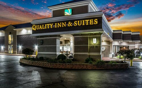 Quality Inn & Suites Kansas City East - Independence, Varaa Hotelli Independence Missouri