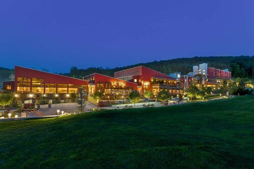 Bear Creek Mountain Resort, Забронировать Курортный отель Отели Макунгов с бассейном, Бассейн