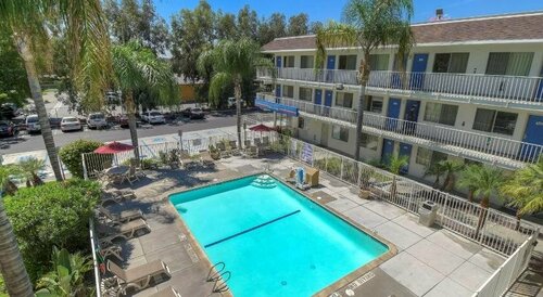 Motel 6-San Bernardino, CA - North, Забронировать Мотель Serrano Village штат Калифорния