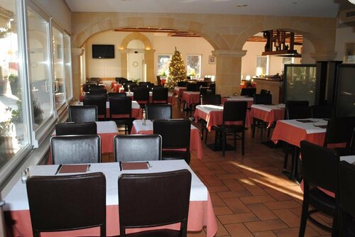 Hotel Du Soleil, Забронировать Отель Отели Сен-Леонар с парковкой, Парковка