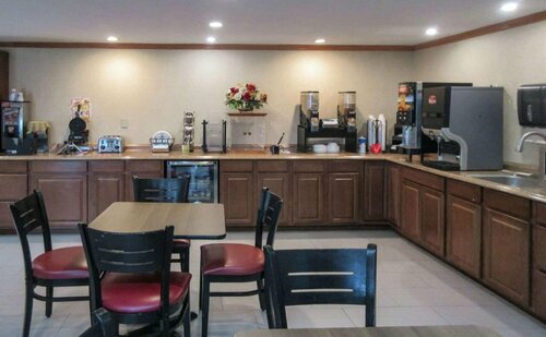 Days-Inn by Wyndham Liverpool-Syracuse, Забронировать Мини-отель Сиракьюс Finger Lakes, рядом с Окружной парк Hopkins Road