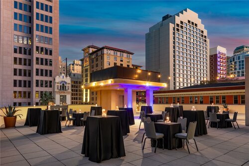 Embassy Suites Hotels, Забронировать Отель Сан-Антонио Bexar County, рядом с Башня Америк