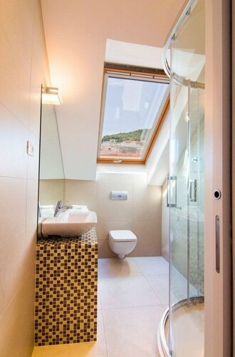 Laura Lux Suites, Prenota Affittacamere Splitska 