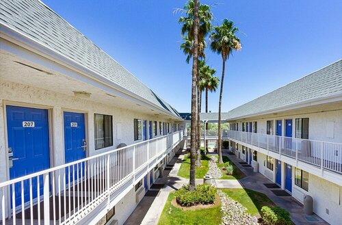 Motel 6-Mesa, AZ - South, Забронировать Мотель Отели Меса с парковкой, рядом с Golfland Sunsplash, Парковка