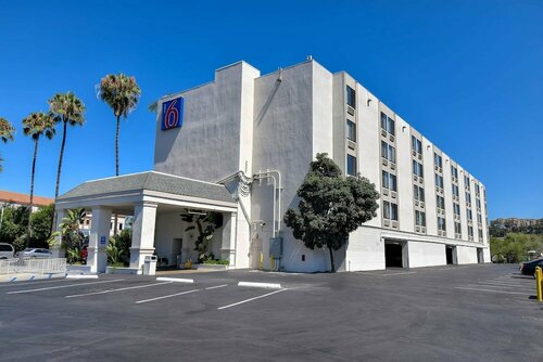 Motel 6-San Diego, CA - Hotel Circle - Mission Valley, Забронировать Мотель Отели San Diego Metropolitan Area с парковкой, Парковка