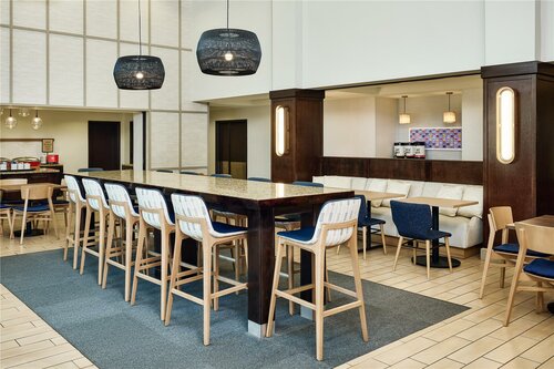Hampton Inn & Suites Destin, Varaa Hotelli Hotellit Emerald Coast aamiaisella, Aamiainen