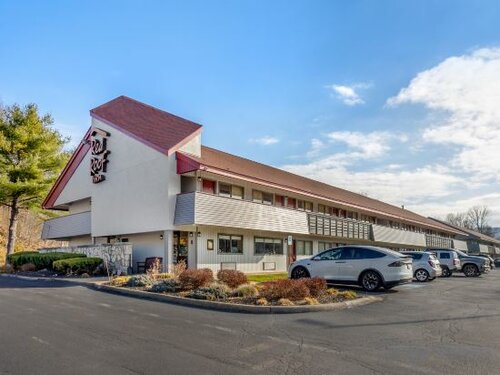 HomeTowne Studios by Red Roof Danville, PA, Забронировать Отель Дэнвилл Пенсильвания