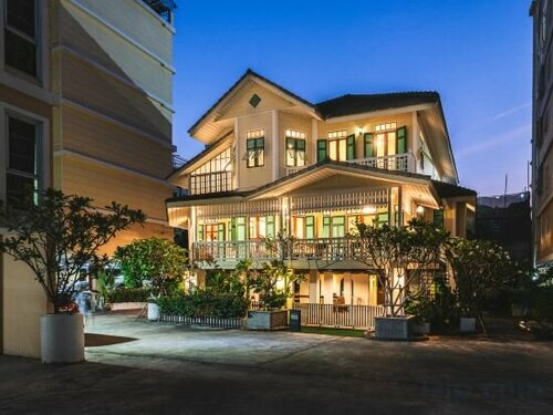 Wallaya Heritage Stay, Забронировать Гостевой дом СПА-отели Бангкока, рядом с Пирс Пхра Артхит, SPA-услуги