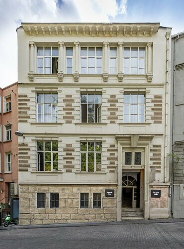 Cezayir Rooms, Забронировать Отель Отели Стамбула с бассейном, рядом с Станция метро «Таксим» — Выход к парку Гези, Бассейн