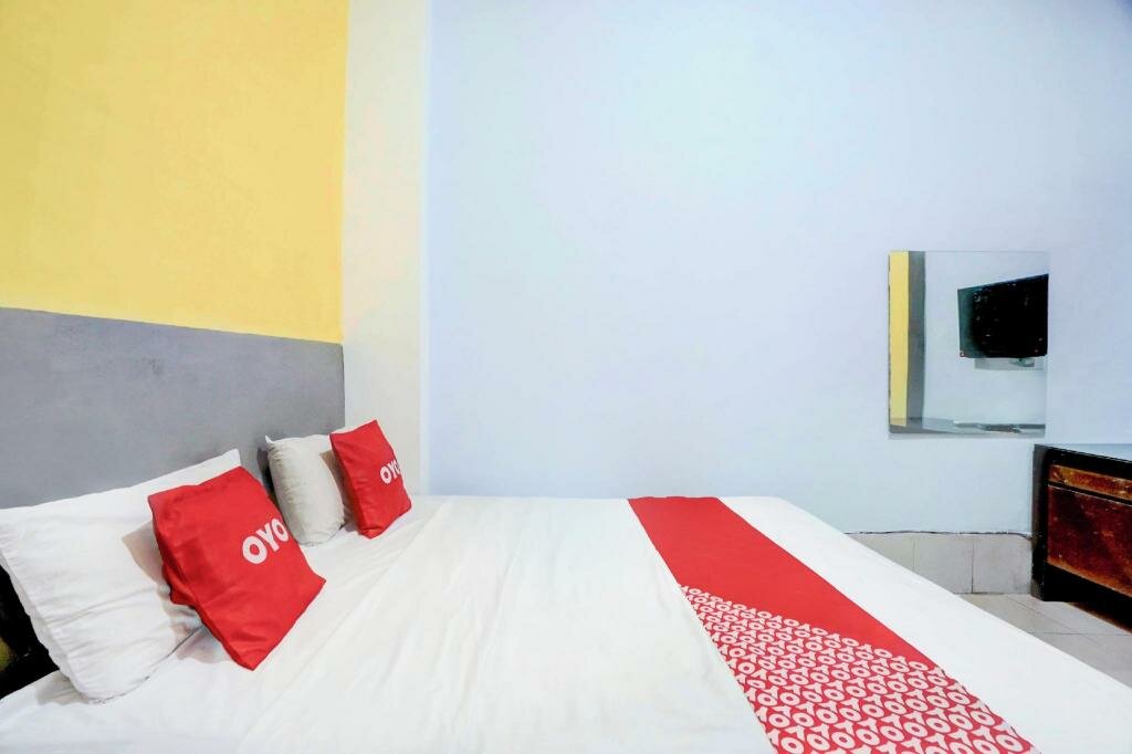 RedDoorz near Taman Bungkul