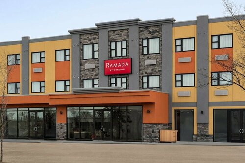 Ramada by Wyndham West Edmonton Hotel & Suites, Забронировать Отель Эдмонтон 