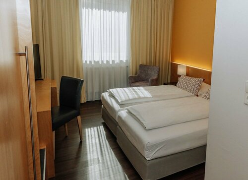 HEINhotel vienna airport, Réserver Hôtel Hôtels à Alentours de Vienne avec parking, Parking
