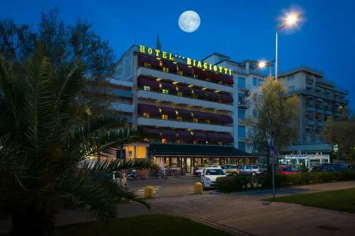 Hotel Biagiotti, Забронировать Отель Лидо-ди-Камайоре Версилия