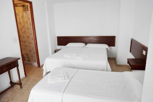 Hostal La Torre, Забронировать Отель Недорогие отели Беникасим, рядом с Пляж Benicassim, недорого