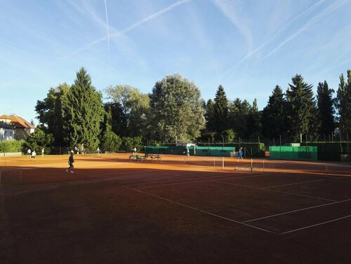 Penzion Tenis, Book Hotel Hoteller i Central Bohemia med parkering, Parkering