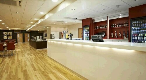 Travelodge Manchester Piccadilly, Забронировать Отель Манчестер - центр города 