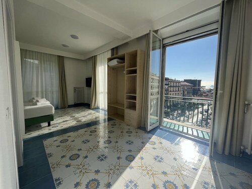 Napolitamo Hotel Medina, Забронировать Отель Отели Неаполя с питанием, рядом с Церковь Пио Монте делла Мизерикордия, Пансион