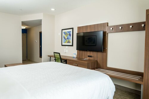 Holiday Inn Express & Suites Lubbock Central - Univ Area by IHG, Book Hotel Lubbock Texas