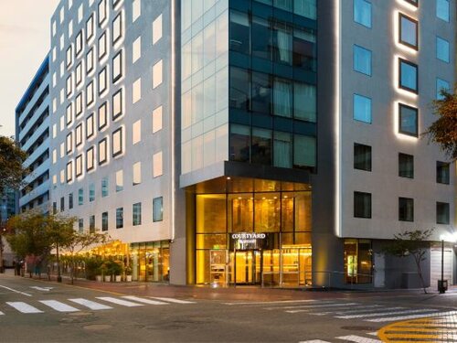 Courtyard by Marriott Lima Miraflores, Забронировать Отель Мирафлорес Лима, рядом с Парк Кеннеди