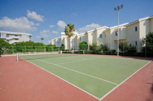 Kissos Hotel, Boek Hotel Paphos Hotels met een Zwembad, Zwembad