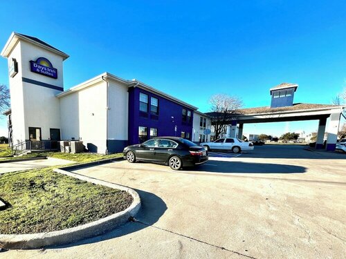 Days Inn by Wyndham Dallas Plano, Забронировать Отель Отели Плейно с парковкой, Парковка