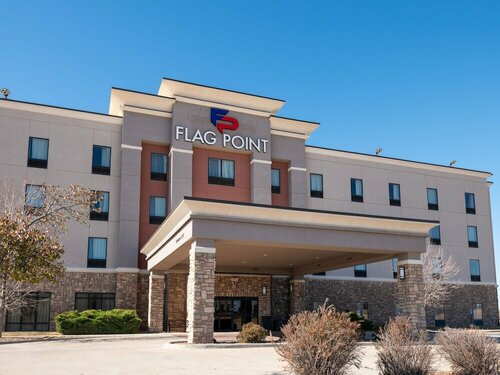 Flag Point Inn and Suites, Book Hotel Hoteller i Kansas med parkering, Parkering