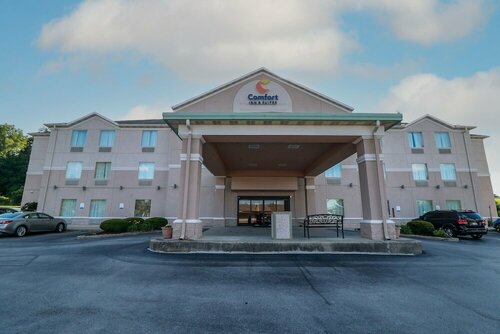 Comfort Inn & Suites Dayton Northwest - Englewood, Varaa Hotelli Hotellit Ohio uima-altaalla, Uima-allas
