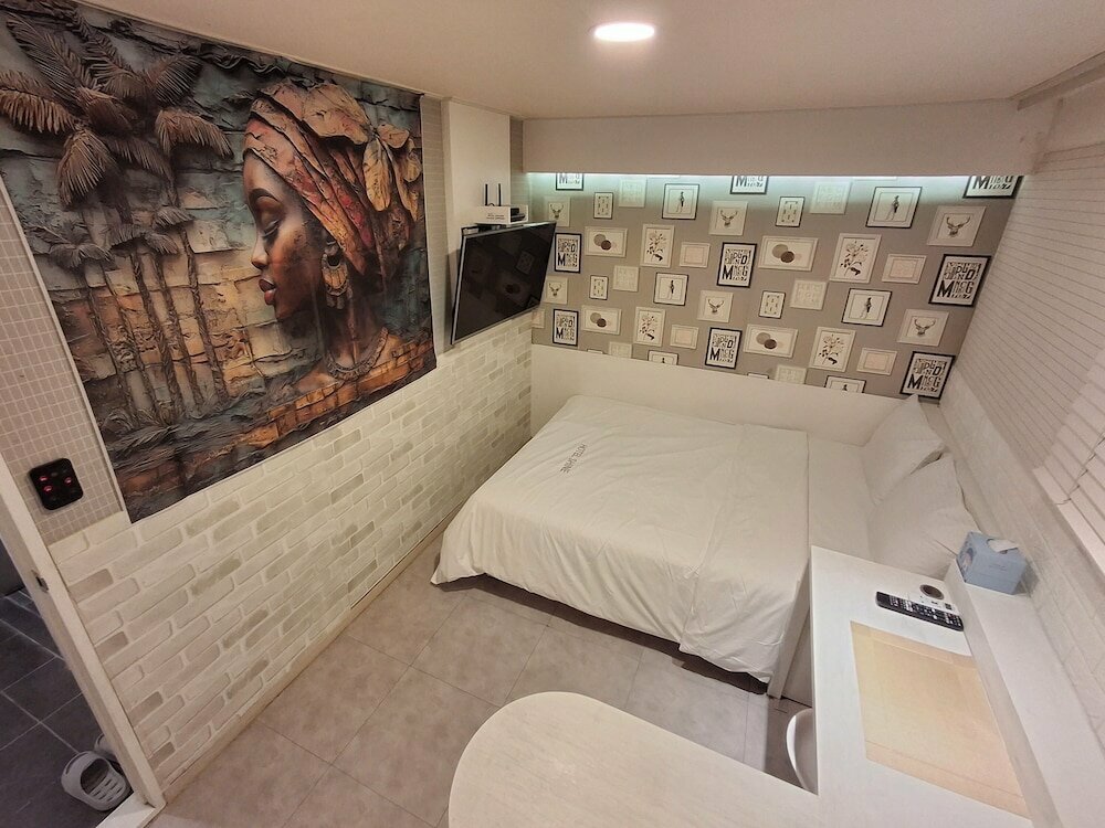 Shine Hotel