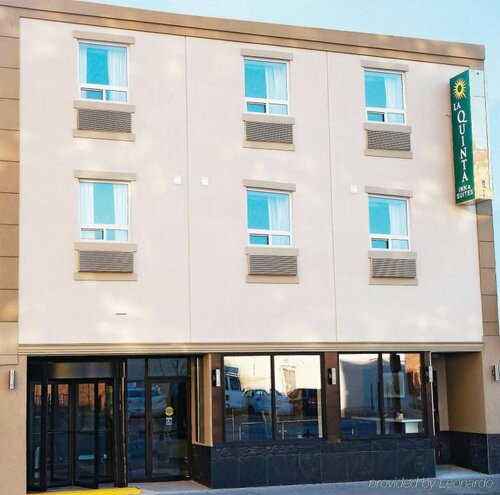 La Quinta Inn & Suites by Wyndham Oshawa, Réserver Hôtel  