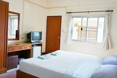 Safe House Court, Забронировать Отель Отели провинции Чианг Мая с парковкой, Парковка
