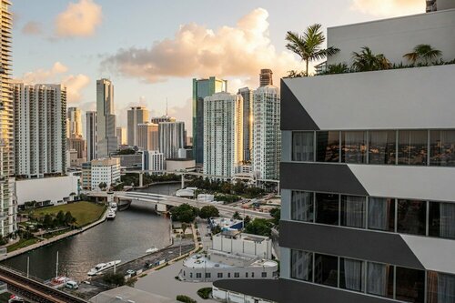 AC Hotel by Marriott Miami Brickell, Rezerwuj Hotel Hotele w Miami Beach z basenem, Basen