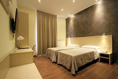 Hotel La Madonnina, Забронировать Отель Отели Милана 3 звезды, рядом с Универмаг Excelsior, 3*