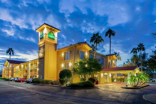 La Quinta Inn by Wyndham Phoenix Sky Harbor Airport, Забронировать Отель Пруд в Темпе Phoenix Metropolitan Area
