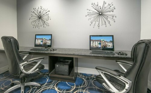 Holiday Inn Express and Suites Houston North - IAH Area by IHG, Забронировать Отель Хьюстон Texas Gulf Coast