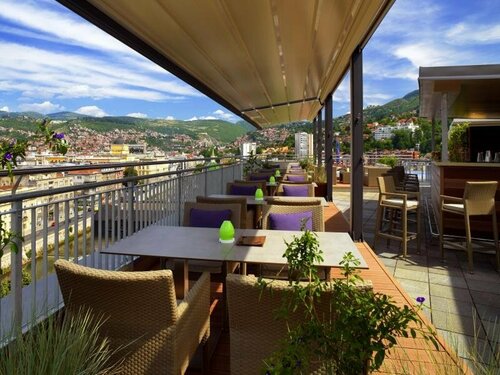 Courtyard by Marriott Sarajevo, Забронировать Отель Отели Сараевского кантона с парковкой, Парковка