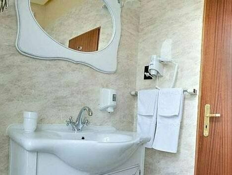 Hotel Carol - Vatra Dornei, Забронировать Отель СПА-отели жудец Сучавы, SPA-услуги