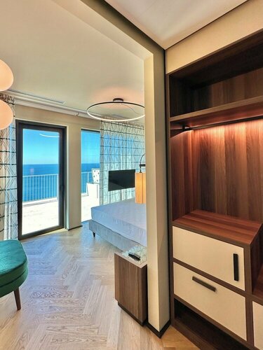 Maximilian Suites