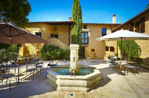 Le Clos des Anges, Book Pension Hoteller i Rhône-Alps med parkering, Parkering