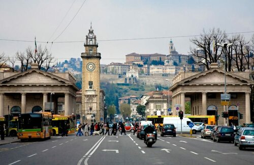 Donizetti Royal, Забронировать Гостевой дом Бергамо Bergamo Province, рядом с Пьяцца Веччиа