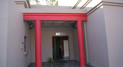 Reitumetse Guesthouse, Забронировать Отель Масеру Лесото, рядом с Maseru Mall