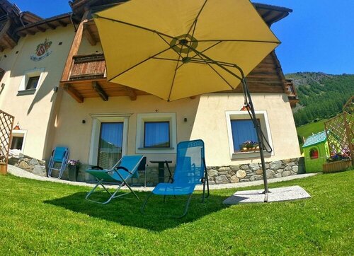 Al Bait da Valeriano by Livigno Accomodation, Забронировать Отель Отели Ливиньо с парковкой, рядом с Гондольный подъёмник Кассана (нижняя станция), Парковка