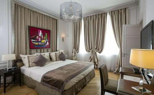 Majestic Hotel Spa - Champs Elysées, Забронировать Курортный отель Курортные отели Парижа, рядом с Парижский океанариум, Курортный отель