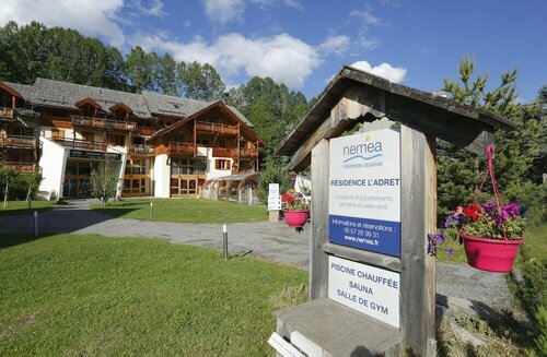 Residence lAdret, Rezerwuj Hotel Hotele w Serre Chevalier z basenem, Basen