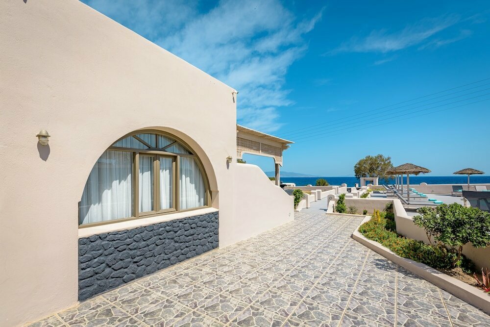 Boutique Hotel In Oia Santorini Next To The Sea