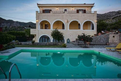 Petrinos Milos, Book Vacation Home Kerames Central Crete