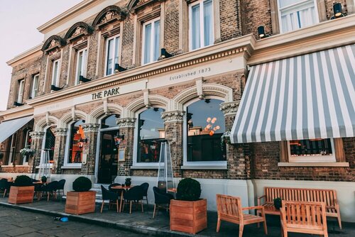 The Park, Boek  Hotels in Groot-Londen met parkeren, Parkeren
