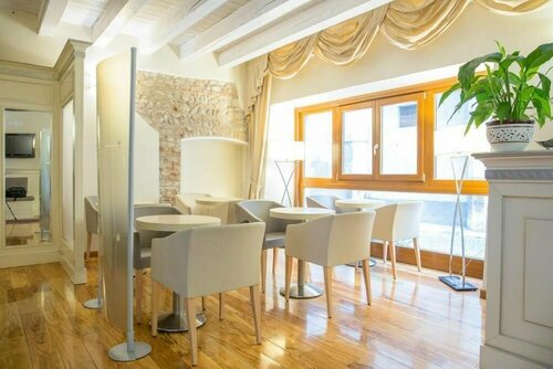 Hotel al Castello, Забронировать Отель исторический центр Верона, рядом с Церковь Св. Лаврентия Великого