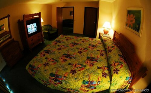 Polynesian Hotel & Suites Wisconsin Dells/Lake Delton, Забронировать Отель Lake Delton The Dells